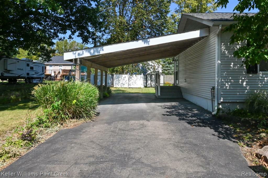 Property Photo: 726 Amberwood Street MI 48326 1134