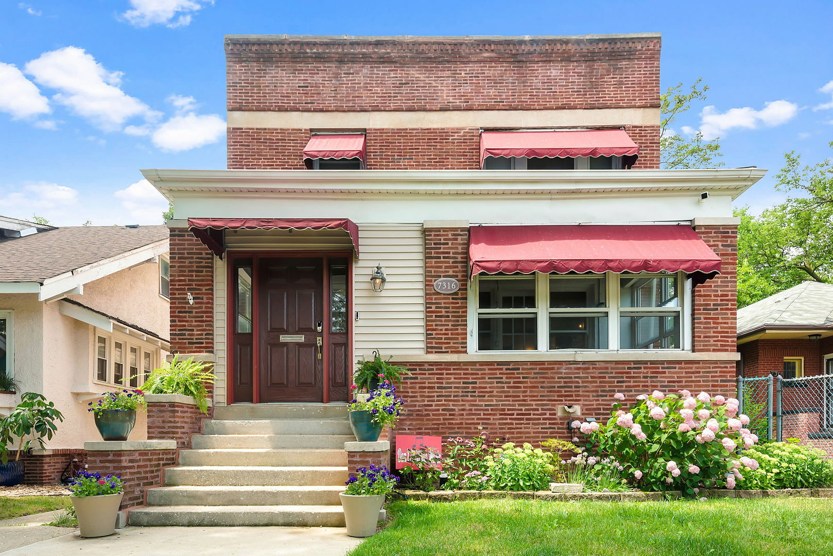 Property Photo:  7316 S Paxton Avenue  IL 60649 