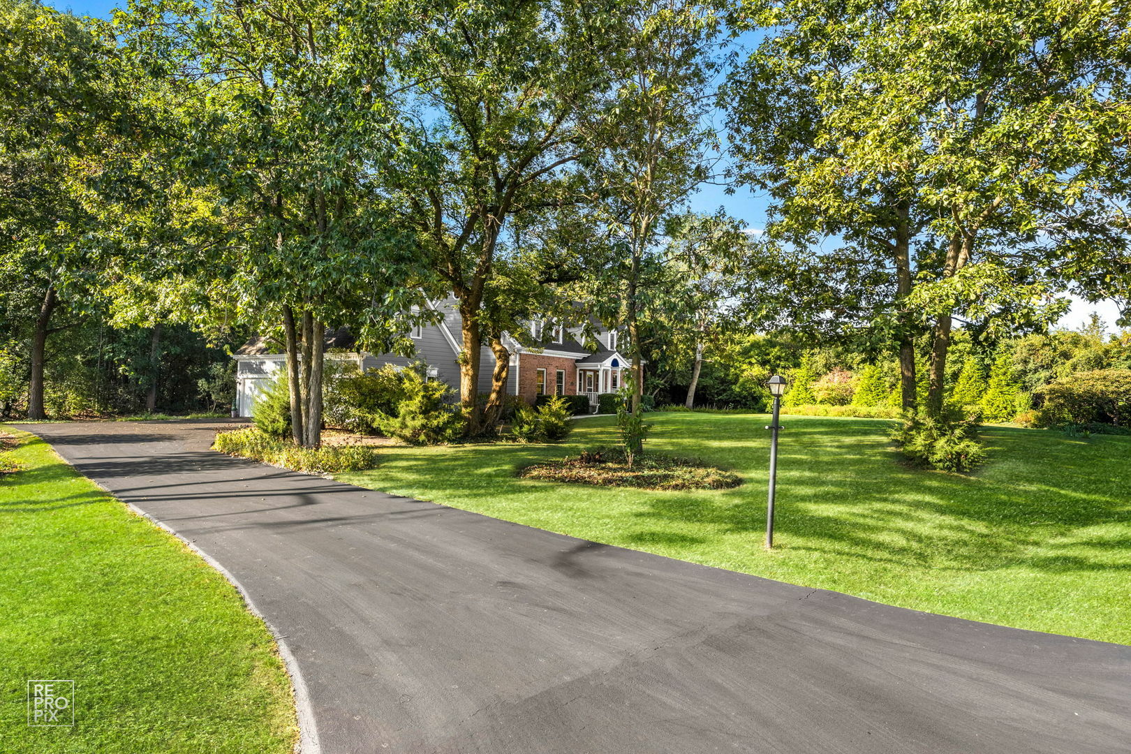 Property Photo:  8 Tanglewood Lane  IL 60047 