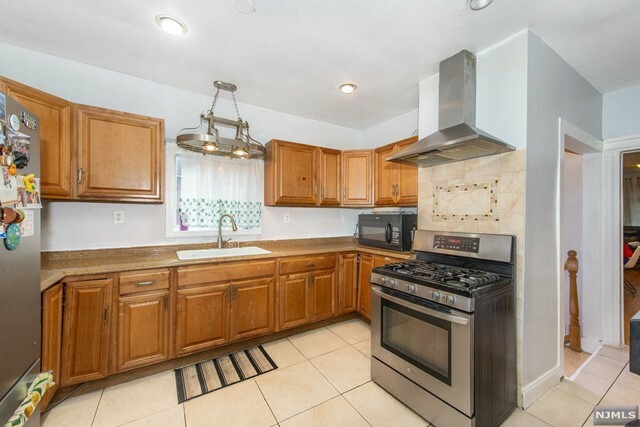 Property Photo:  571 Walnut Street  NJ 07201 