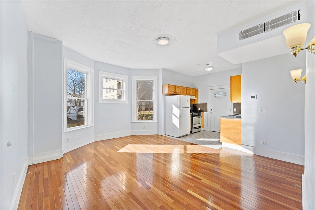 Property Photo:  515 Norfolk St 1R  MA 02126 