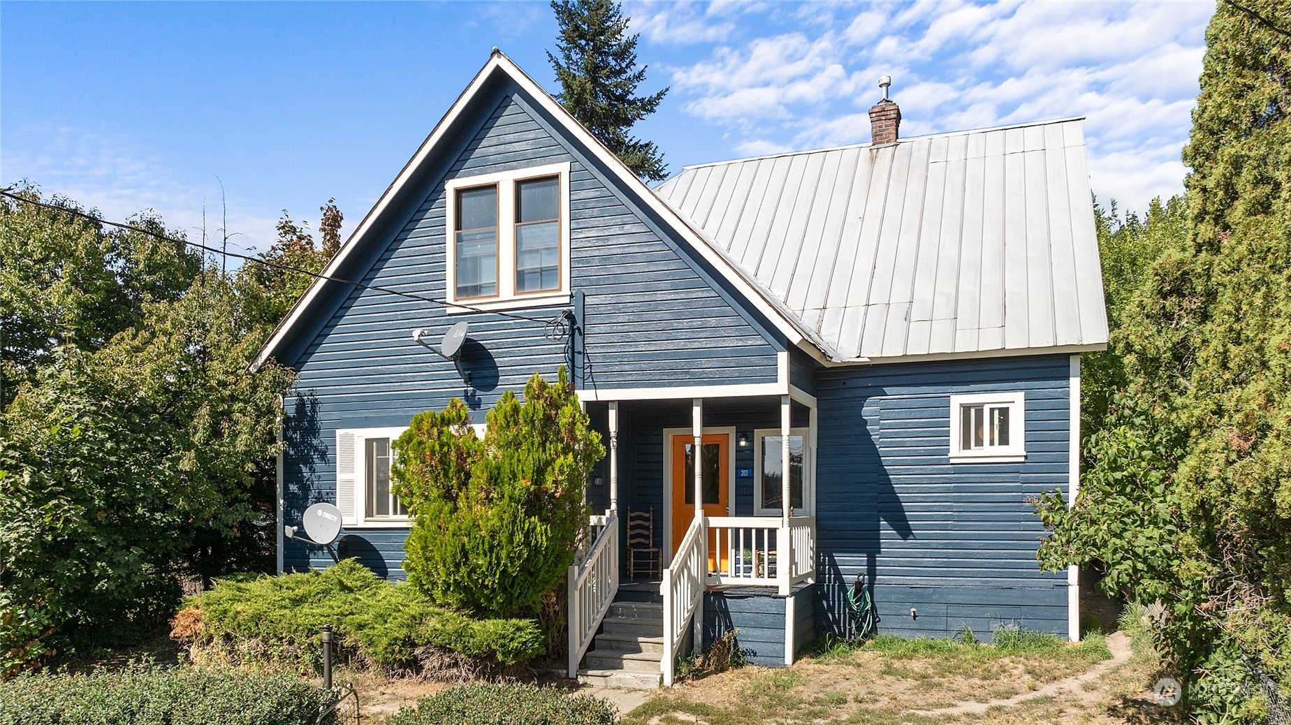 Property Photo:  203 W Nevada Avenue  WA 98941 