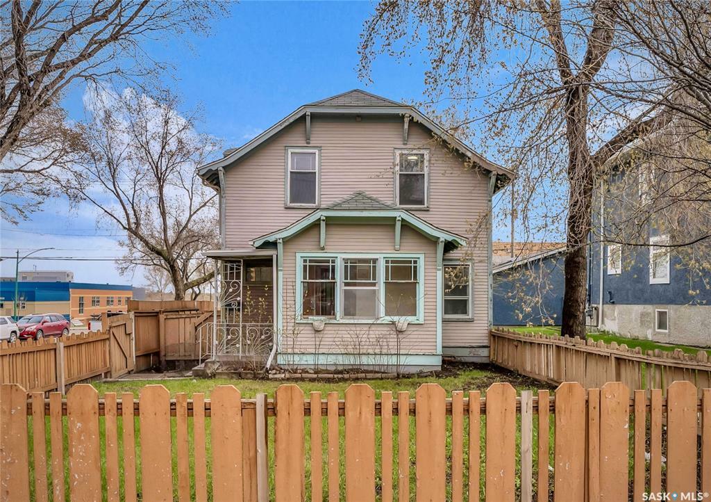 Property Photo:  1501 20th Street W  SK S7M 0Z5 