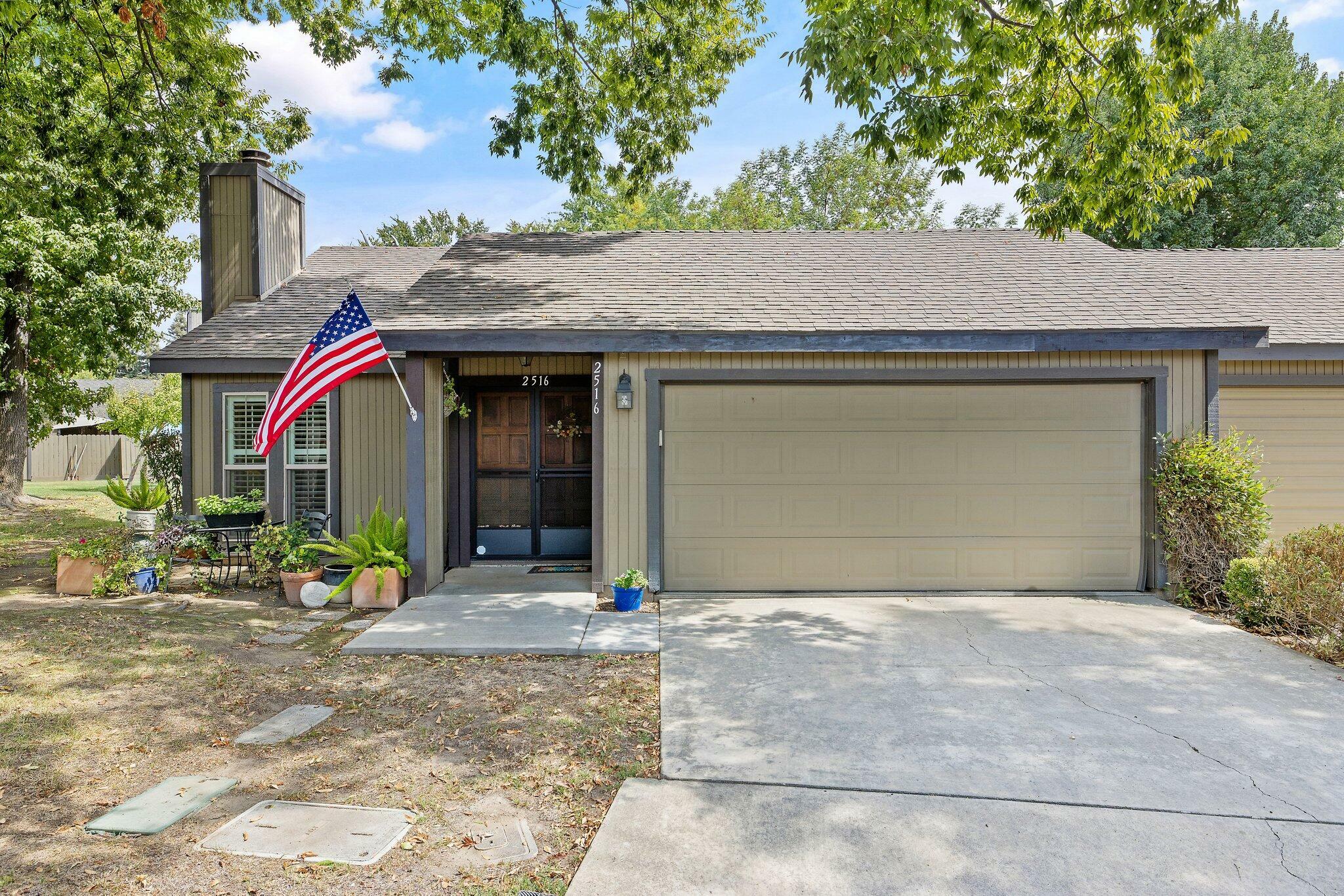 Property Photo:  2516 E Tulare Avenue  CA 93292 