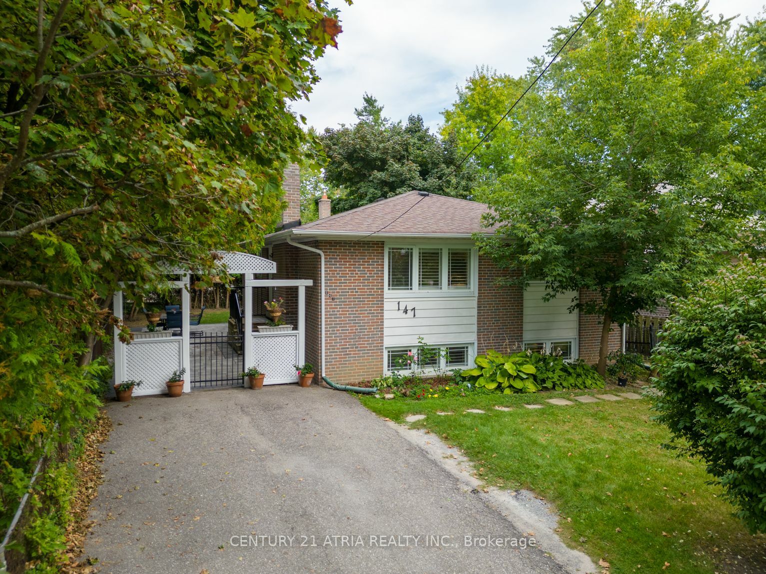 147 Chassie Crt  Richmond Hill ON L4C 4E8 photo