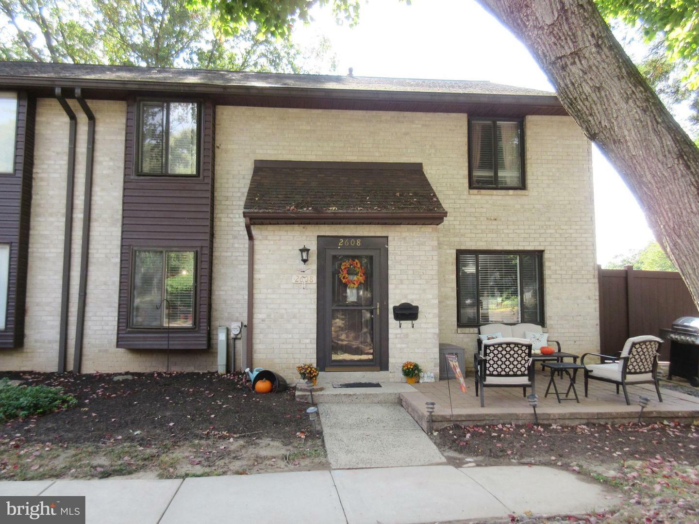 Property Photo:  2608 Red Oak Circle 2608-A  PA 19064 