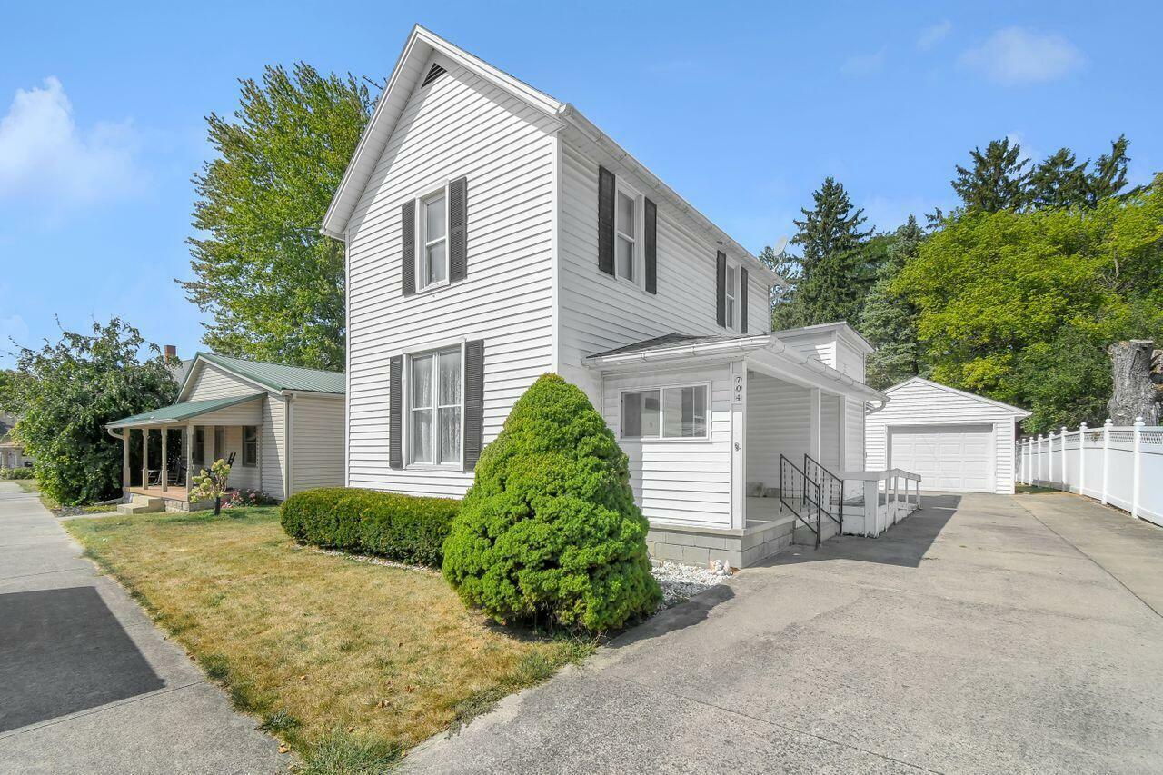 Property Photo:  704 Park Street  OH 43342 