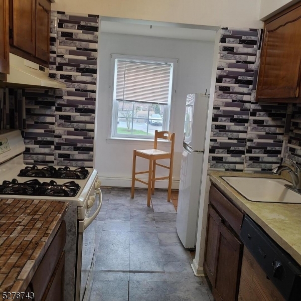 Property Photo:  565 Grove St 1  NJ 07013 