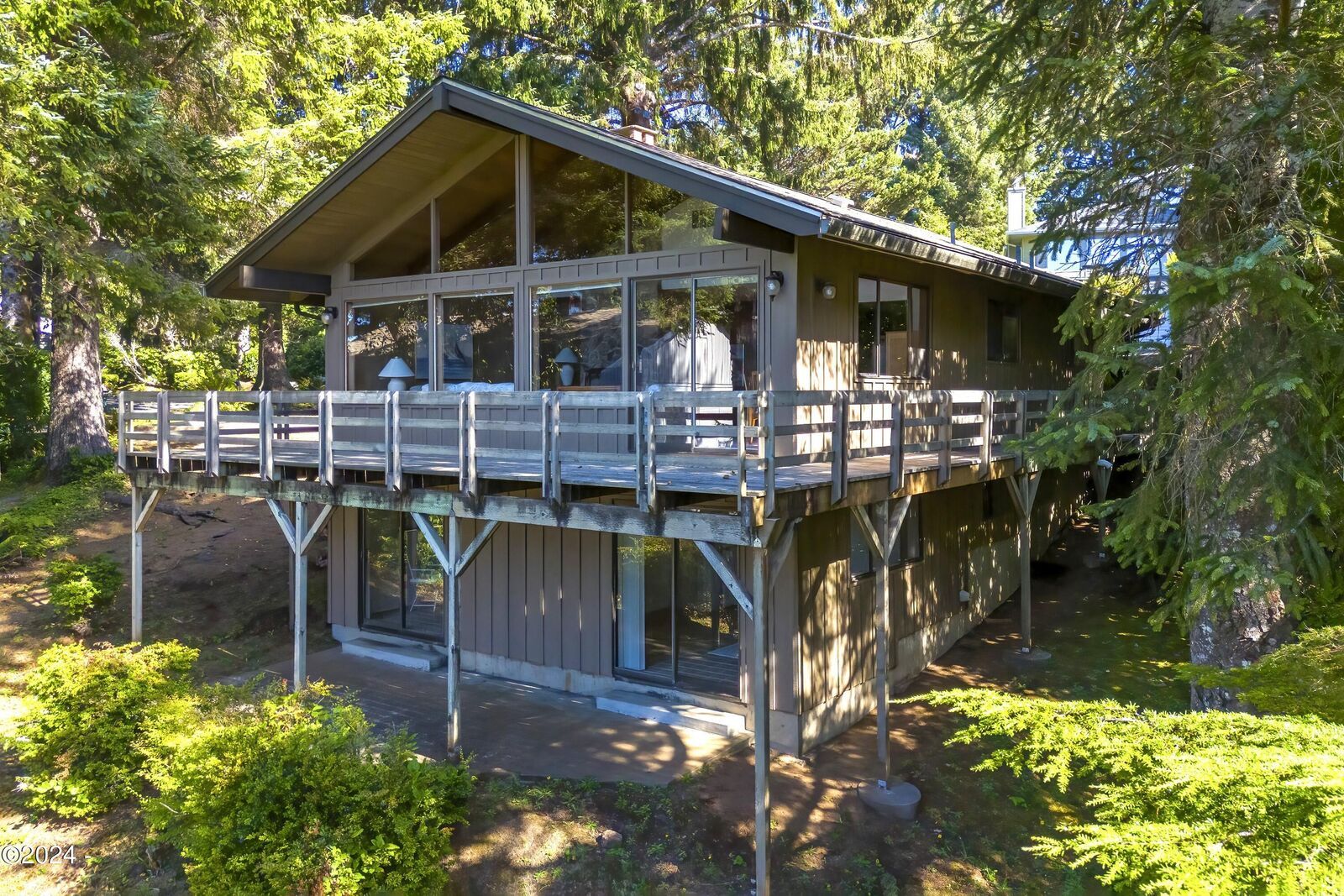 Property Photo: 114 Ridge Crest Rd OR 97388