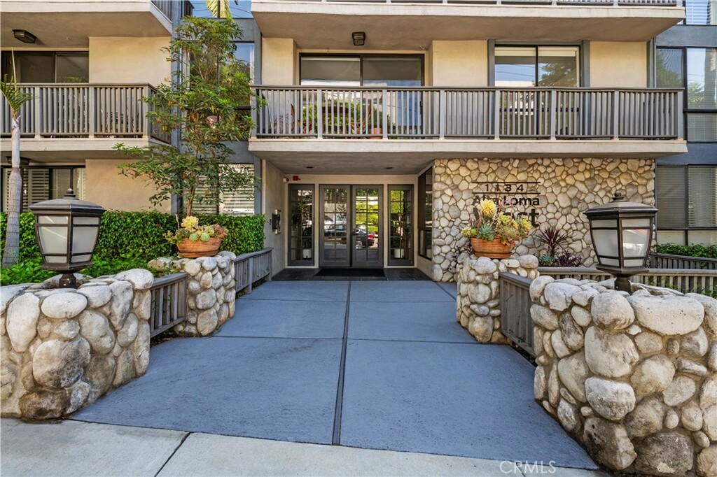 Property Photo:  1134 Alta Loma Road 103  CA 90069 