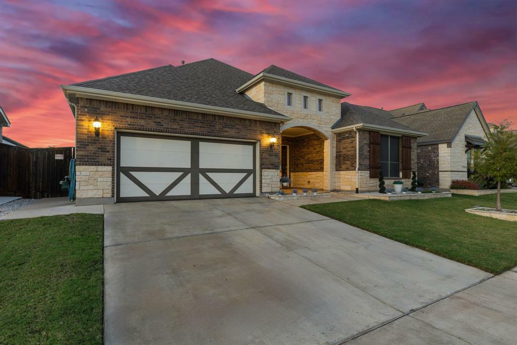 Property Photo:  1724 Bellinger Drive  TX 76052 