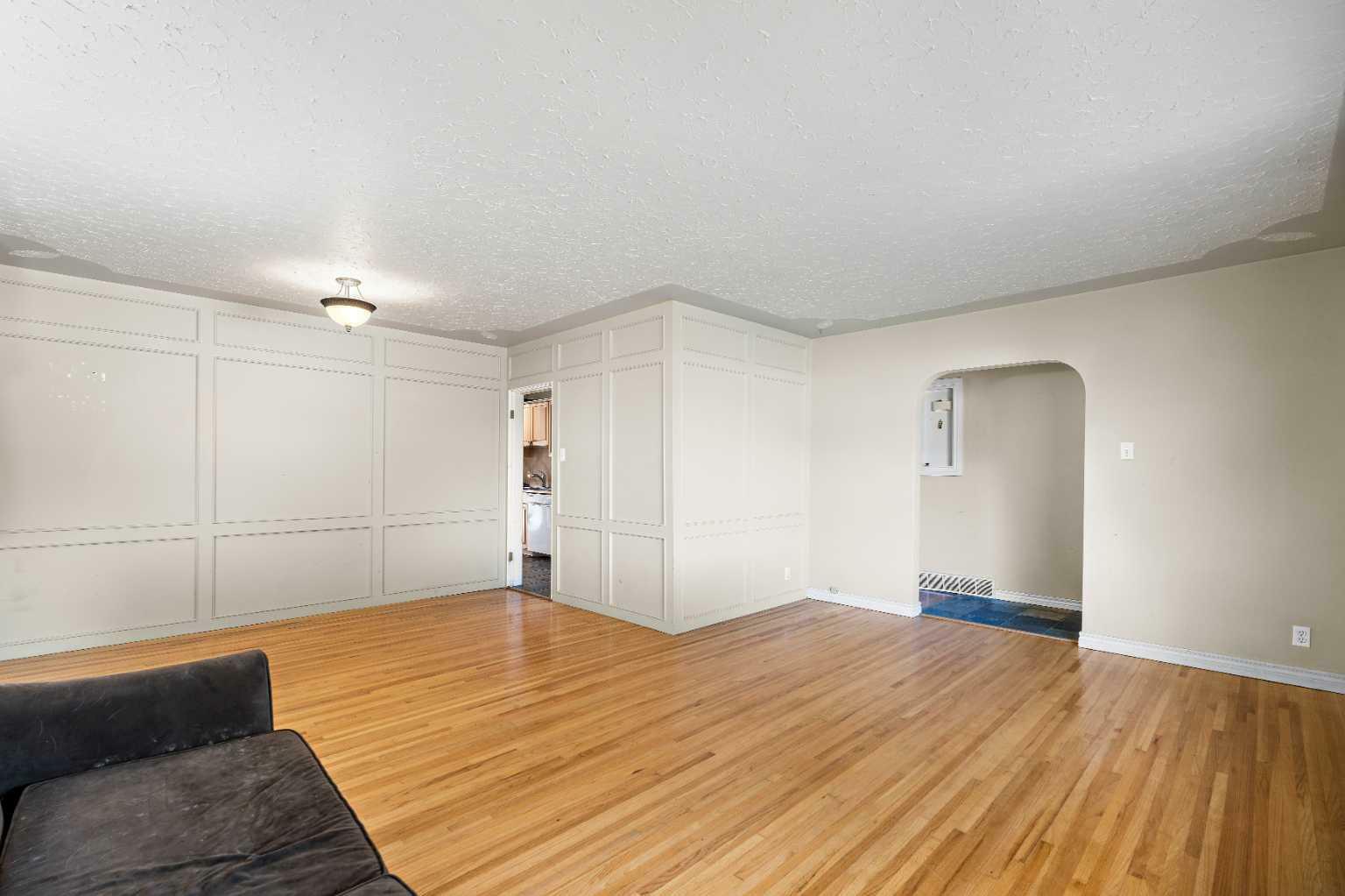 Property Photo:  1468 Renfrew Drive NE  AB T2E 5J5 