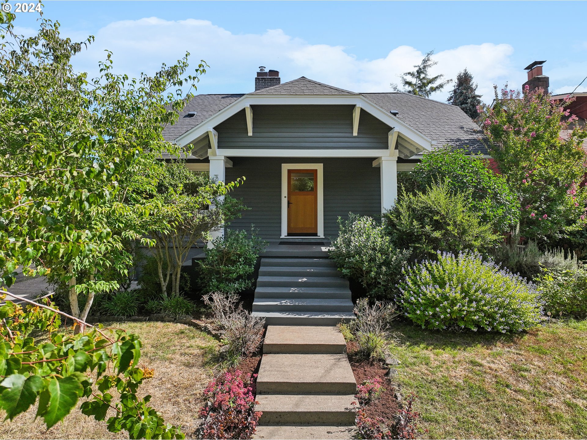 Property Photo:  3924 NE 18th Ave  OR 97212 