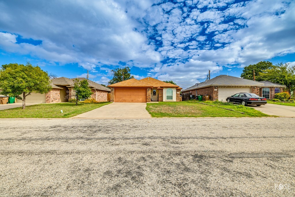 Property Photo:  38 Amberwood Dr  TX 76903 