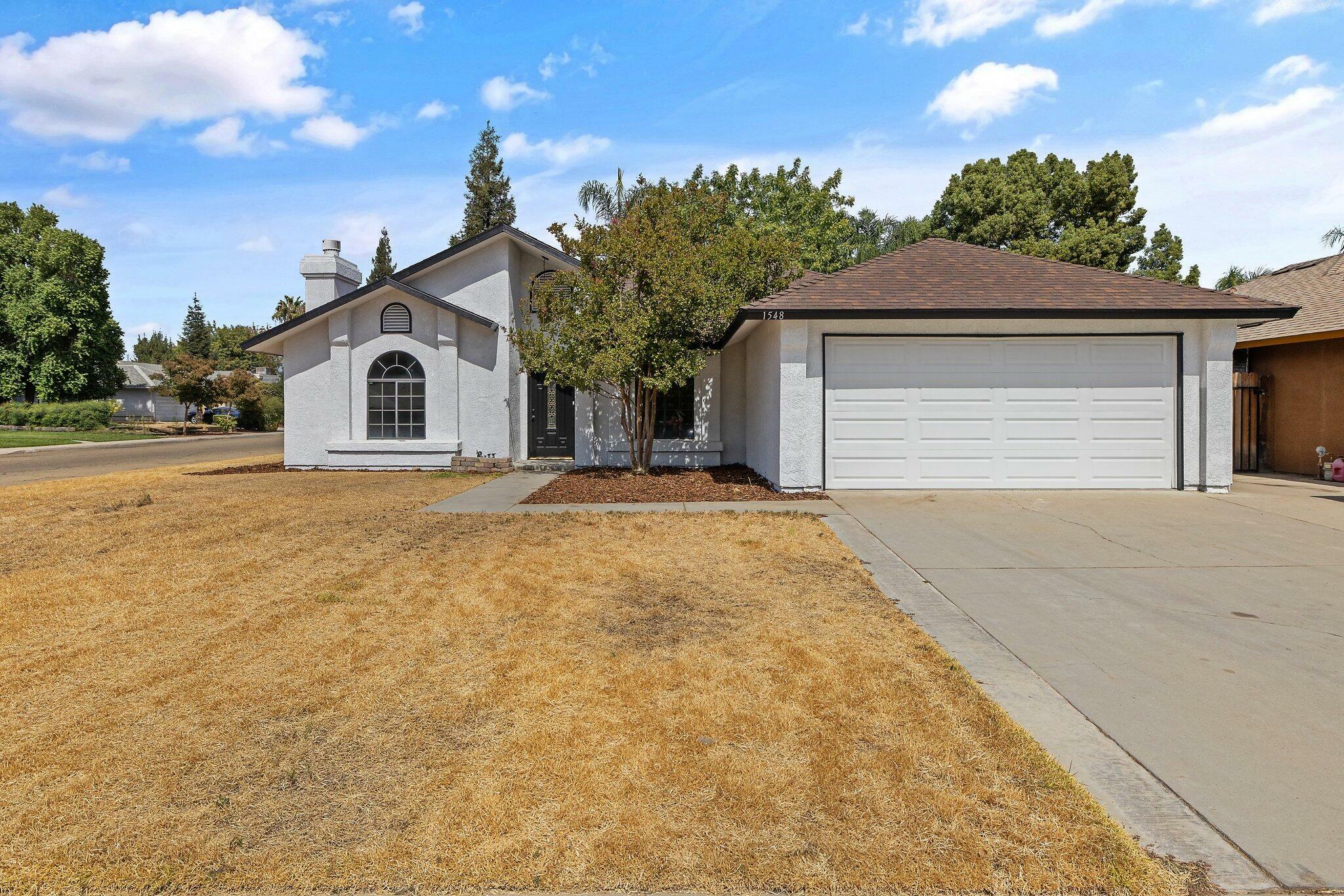 Property Photo:  1548 W Henley Creek Road  CA 93654 