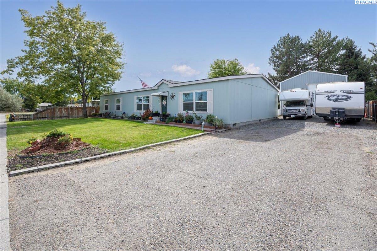 Property Photo:  4409 Chelan Dr  WA 99353 