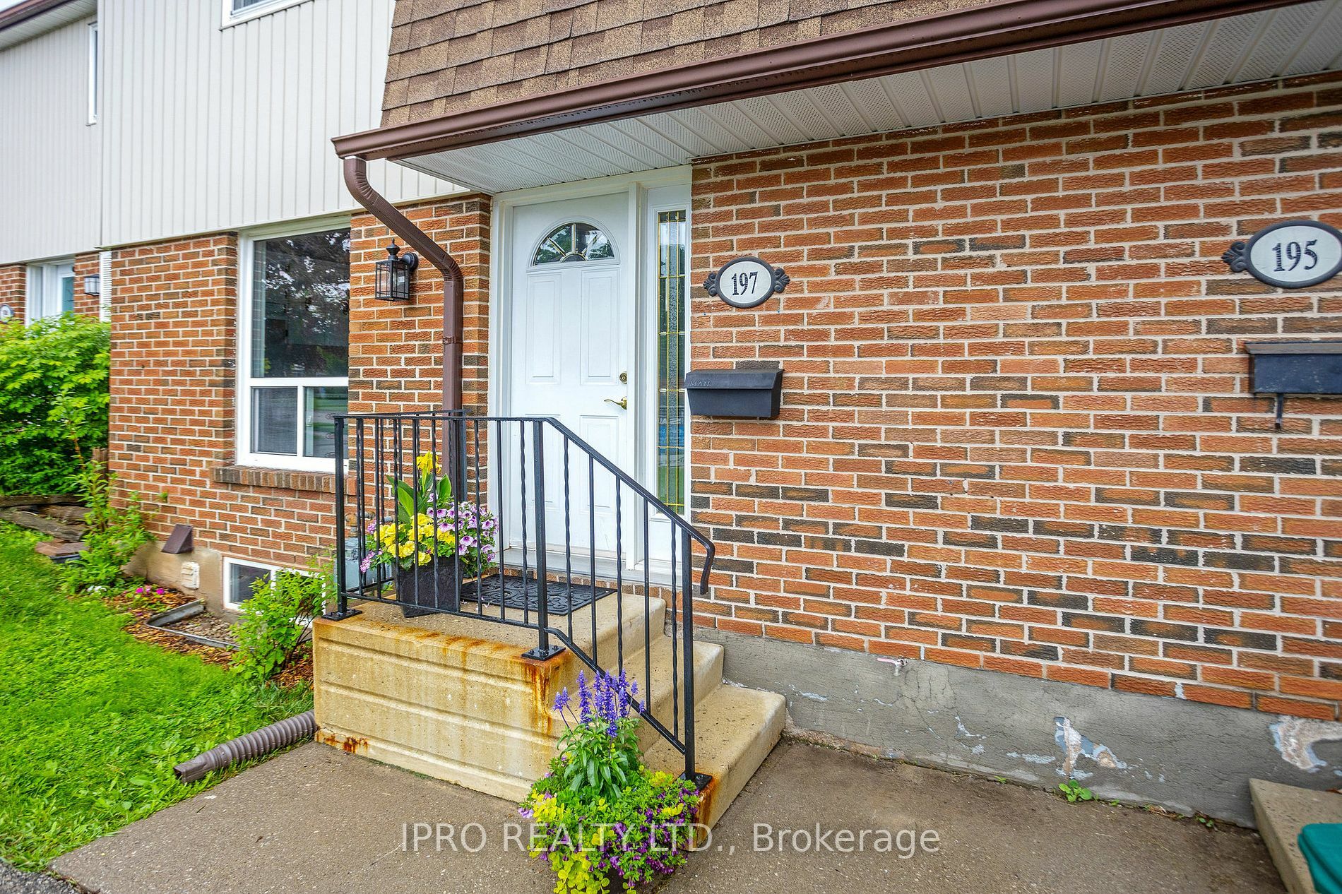 Property Photo:  197 Kingham Rd 197  ON L7J 2P3 