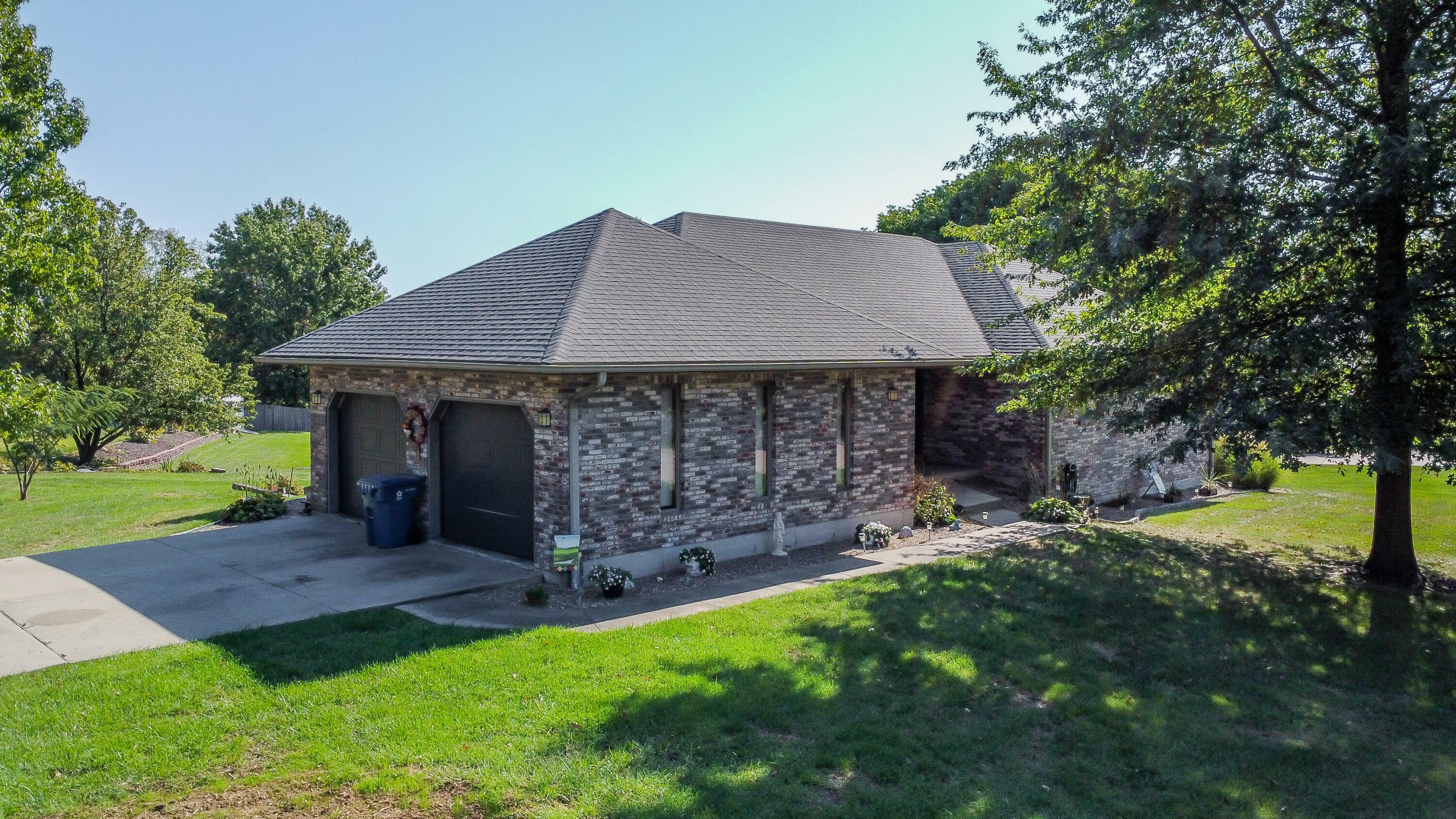 Property Photo:  202 Cottonwood Dr  MO 65010 