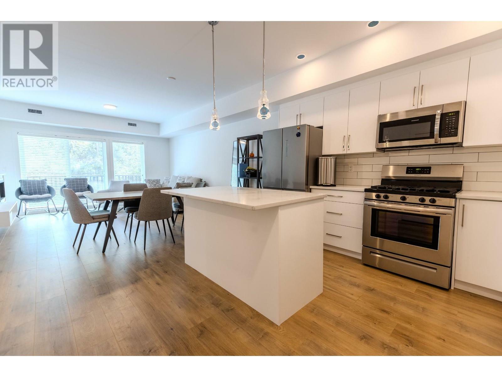 Photo de la propriété:  2046 Robson Place 107  BC V2E 0A5 