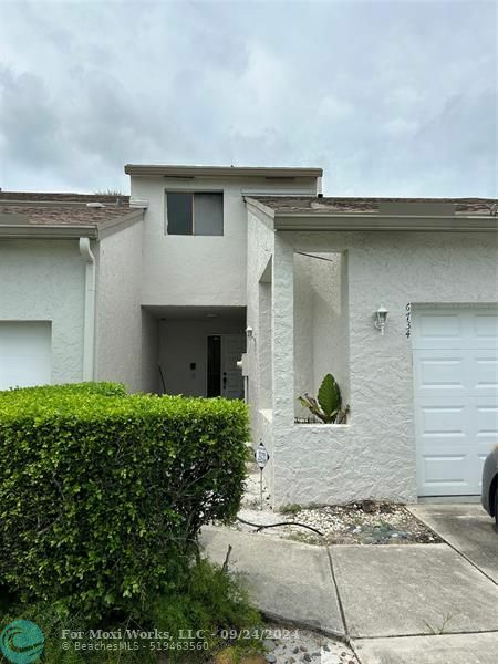 Property Photo:  6734 Canary Palm Cir 6734  FL 33433 