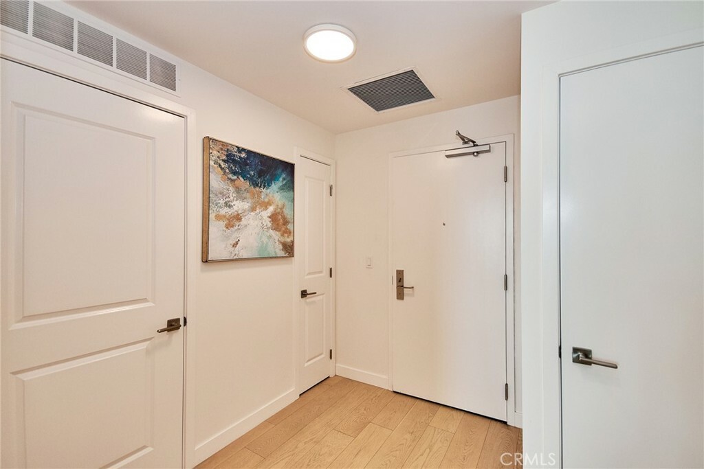 Property Photo:  400 S Broadway 2411  CA 90013 