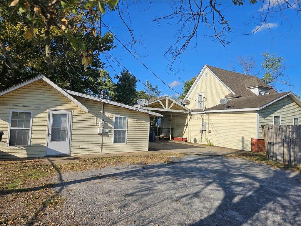 Property Photo:  722 College Street  AR 72761 