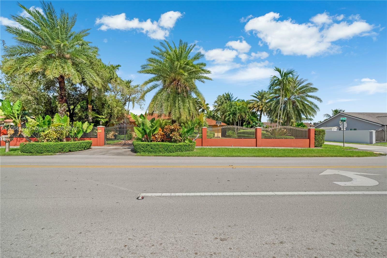 Property Photo:  2195 SW 142nd Ave  FL 33175 