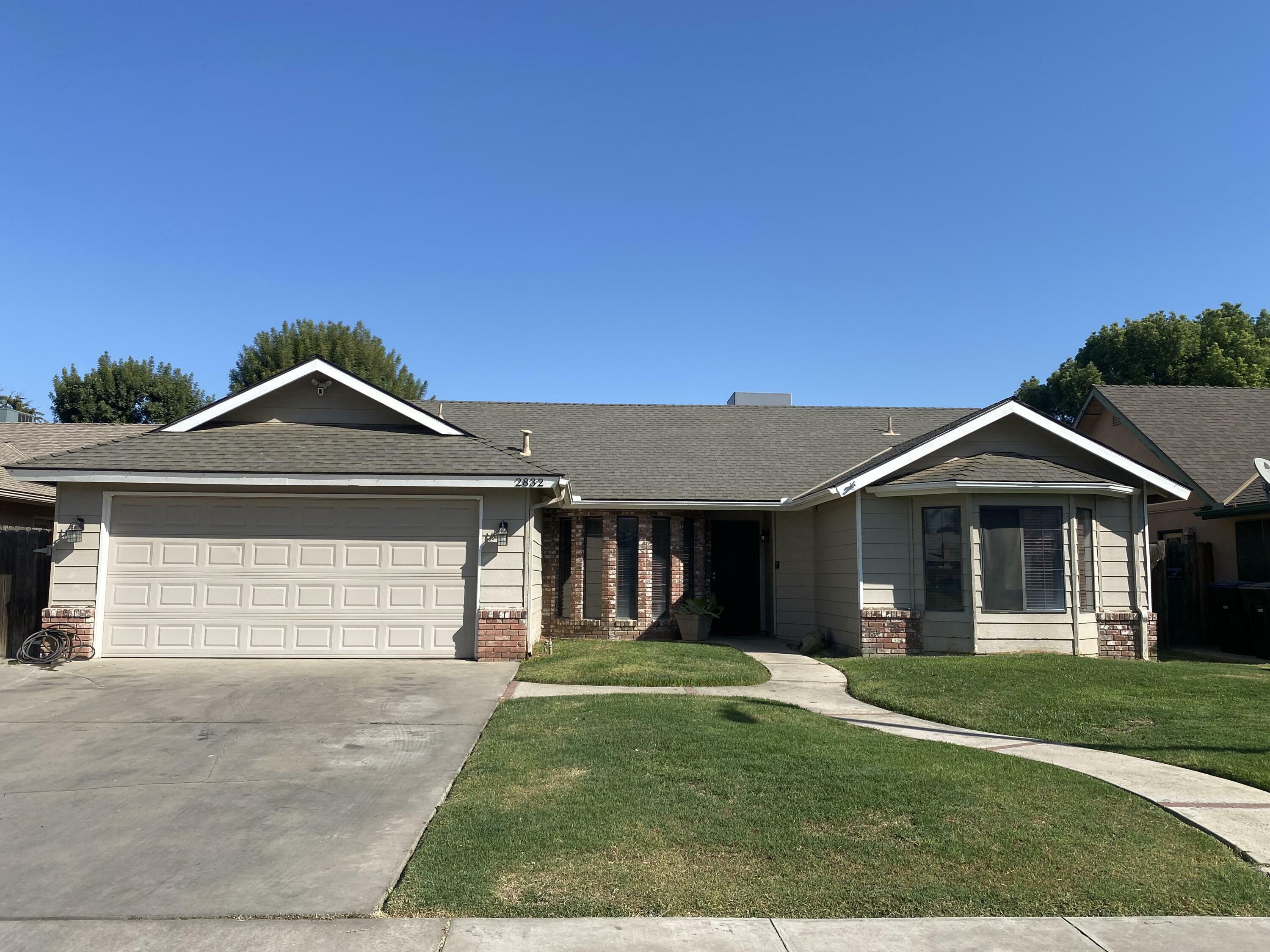 2832 W Hemlock Court  Visalia CA 93277 photo