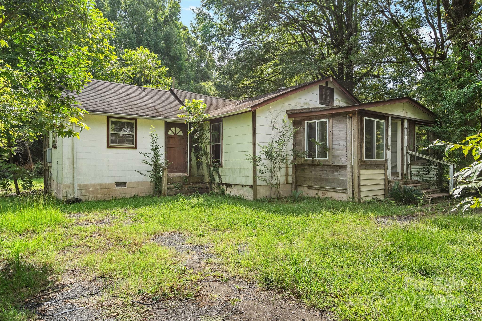 Property Photo: 7608 Boswell Road NC 28215