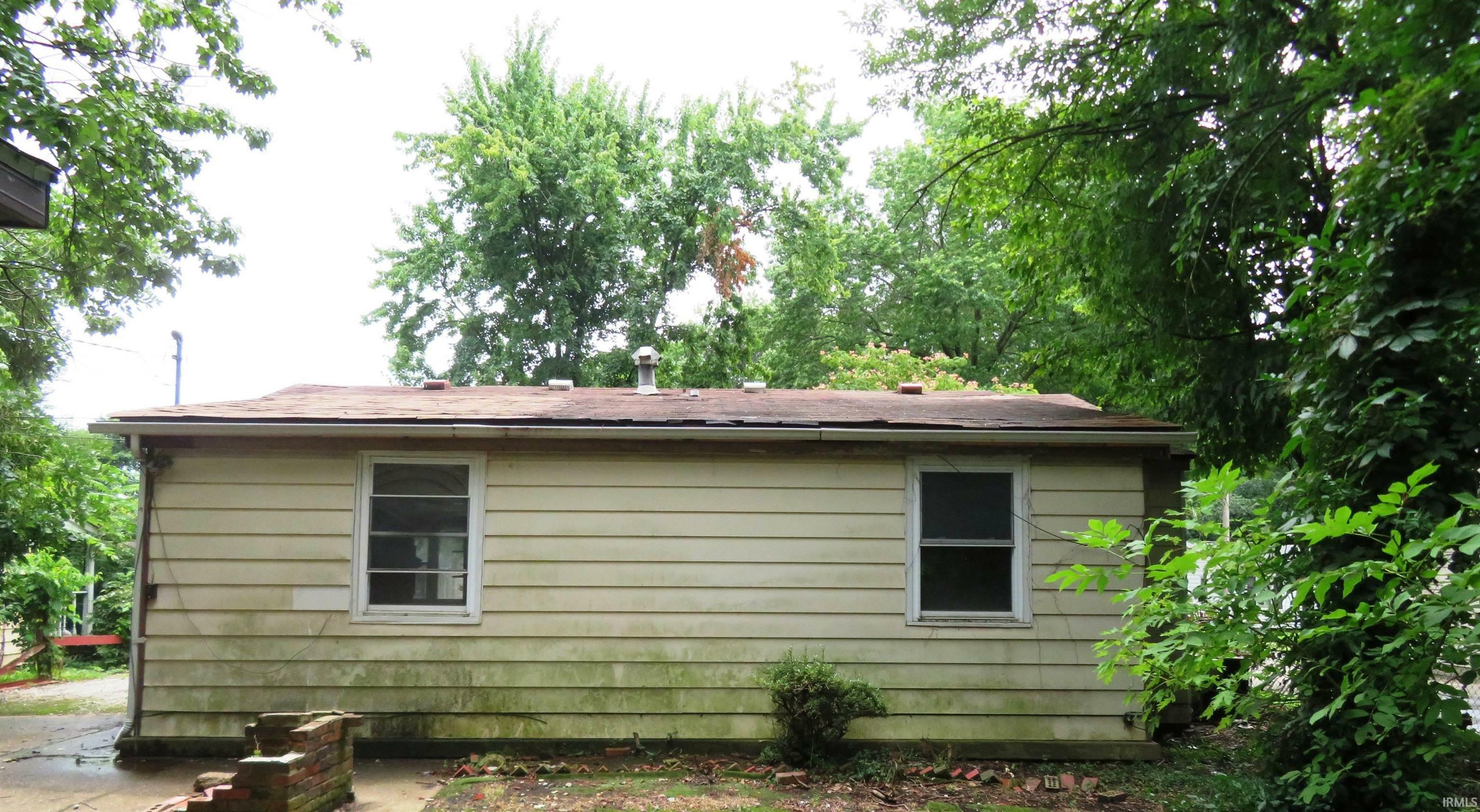 Property Photo:  768 Cross Street  IN 47713 