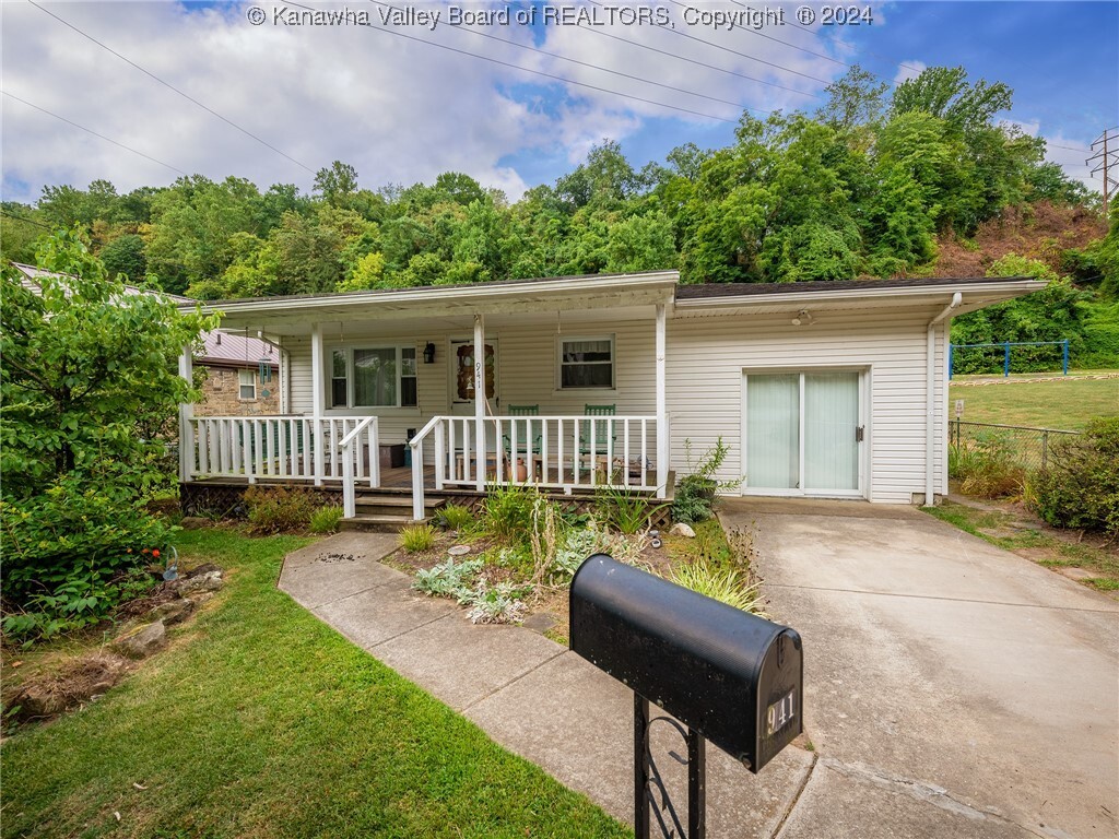 Property Photo: 941 Woodward Drive WV 25387