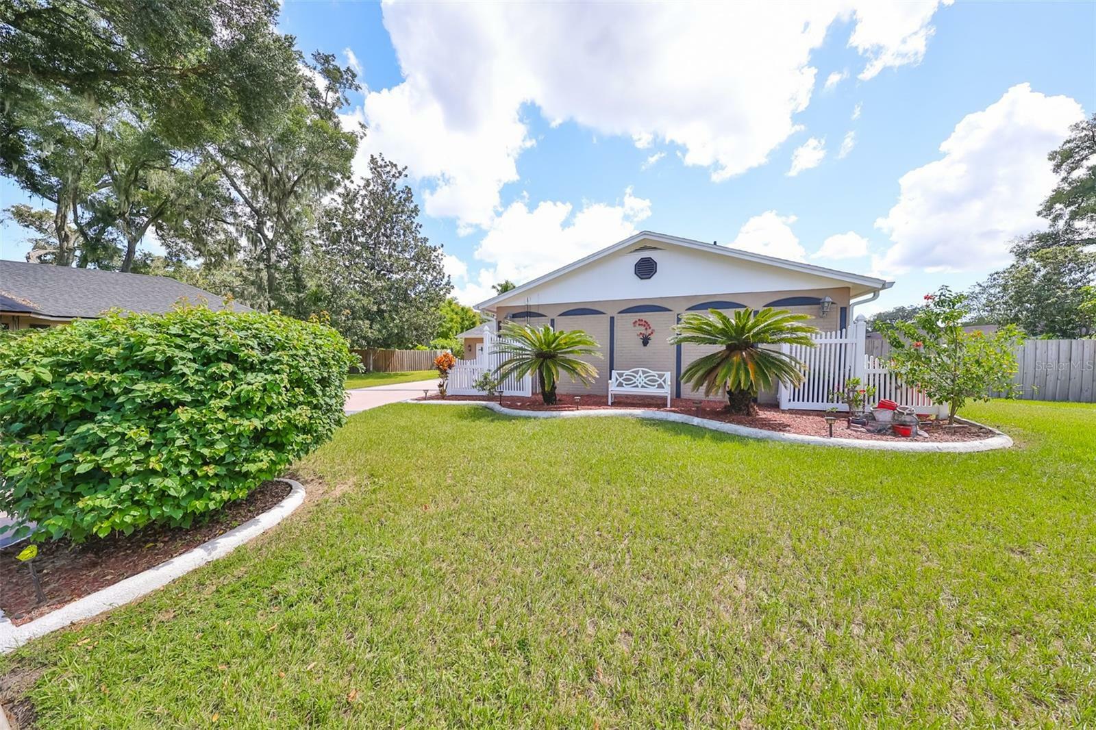 2912 Forestwood Drive  Seffner FL 33584 photo