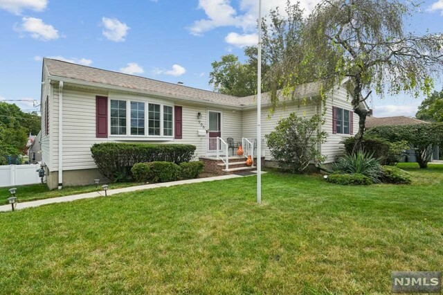 Property Photo:  905 Ramapo Avenue  NJ 07442 