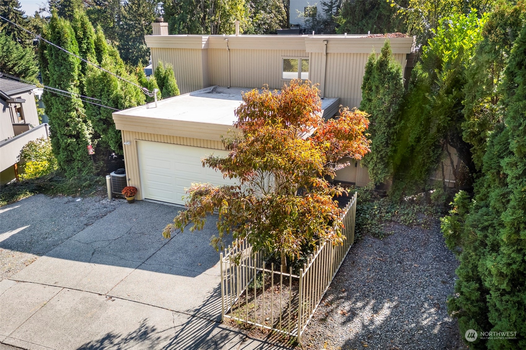 Property Photo:  252 Lake Dell Ave  WA 98122 