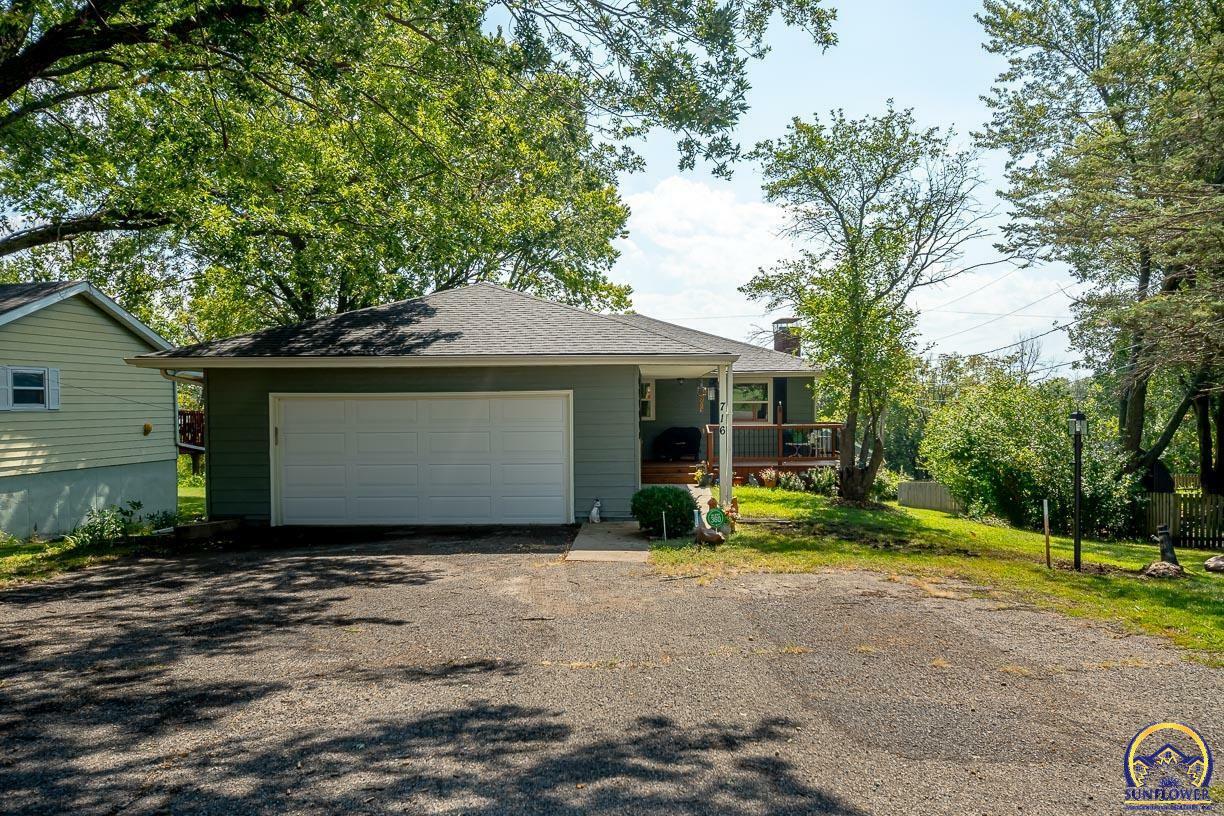 Property Photo: 716 Delaware Dr KS 66070