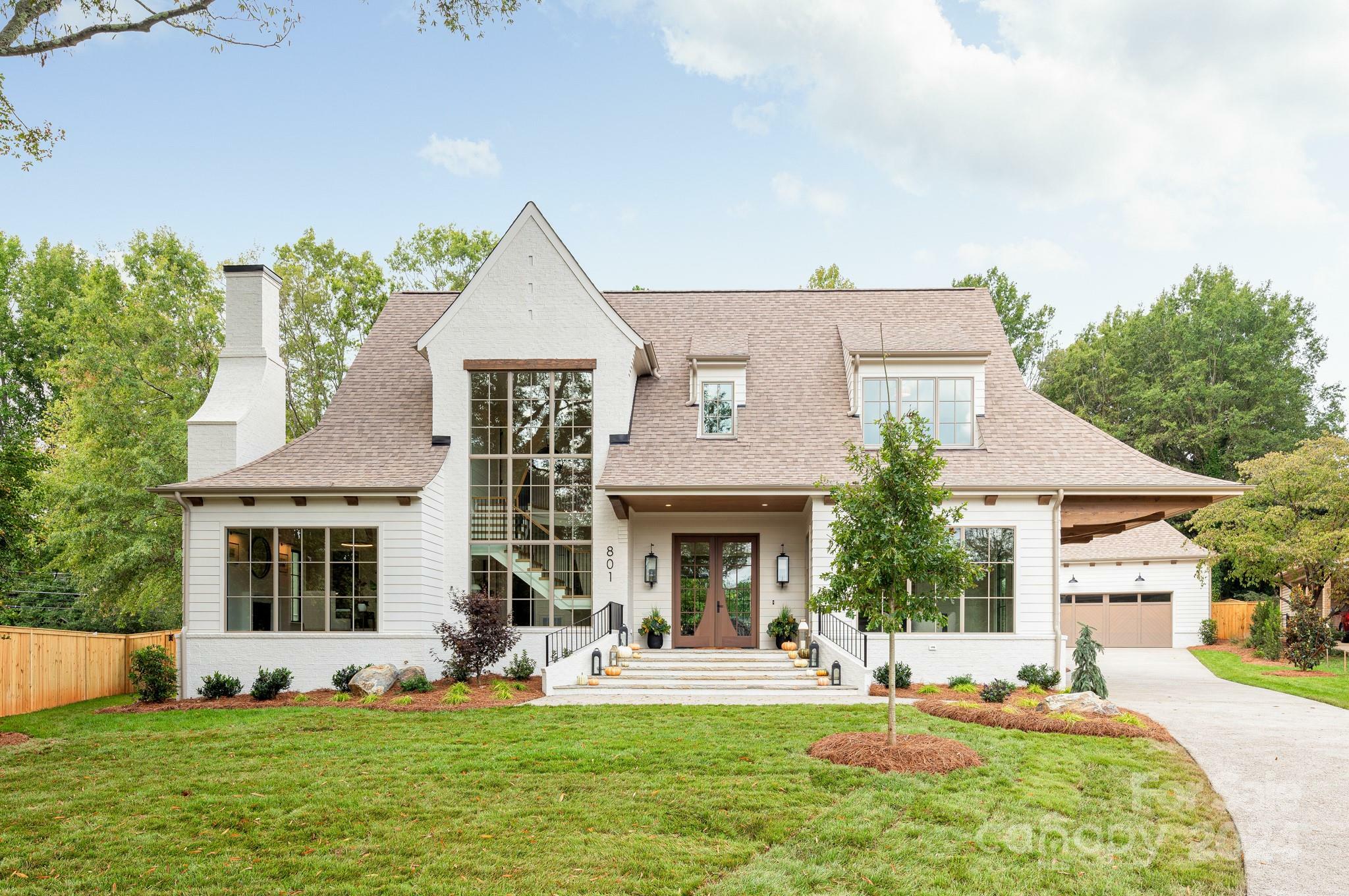 Property Photo:  801 Bridlepath Lane  NC 28211 