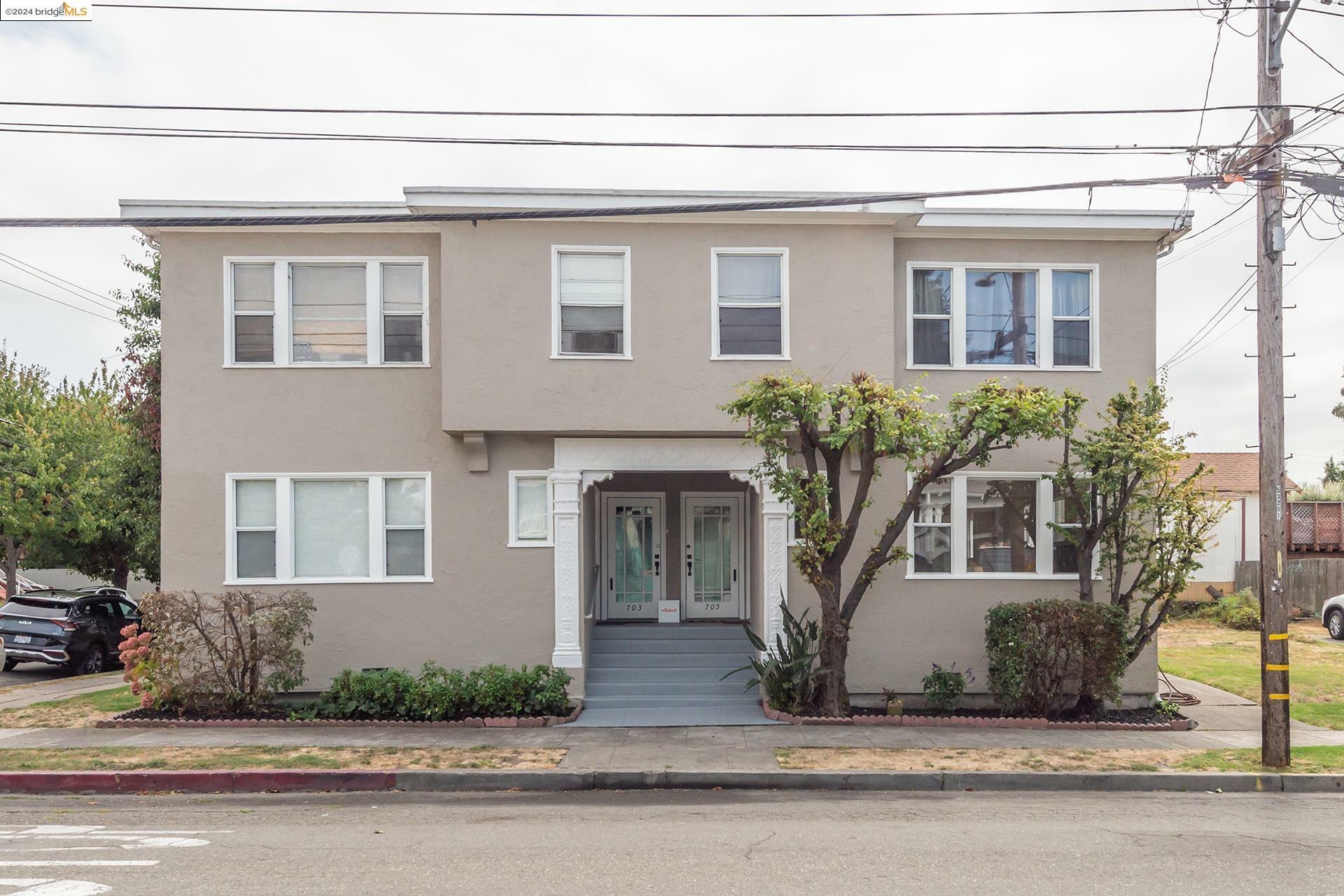 Property Photo:  707 Aileen St  CA 94609 