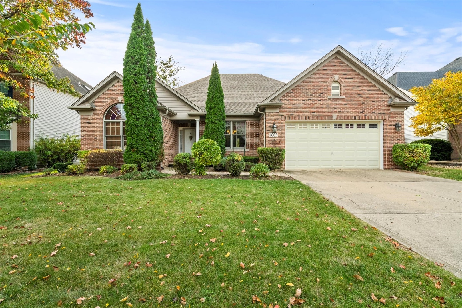 Property Photo:  1005 Callaway Drive W  IL 60404 