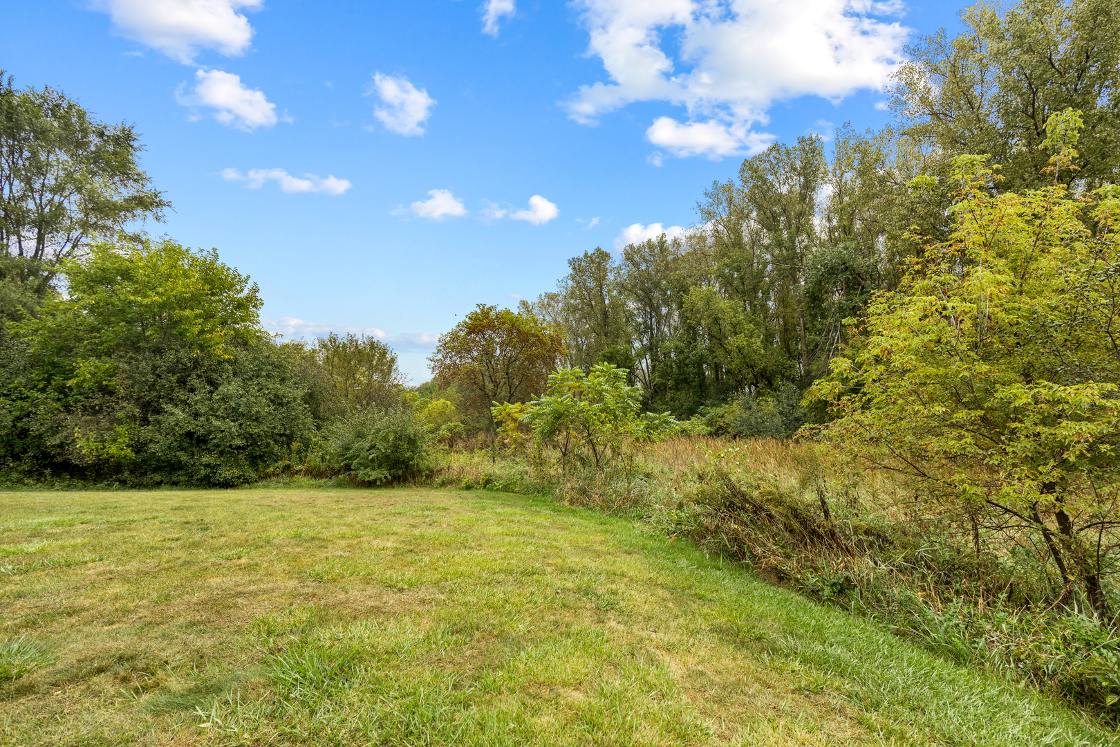 Property Photo:  1530 Hickory Road  IL 60098 