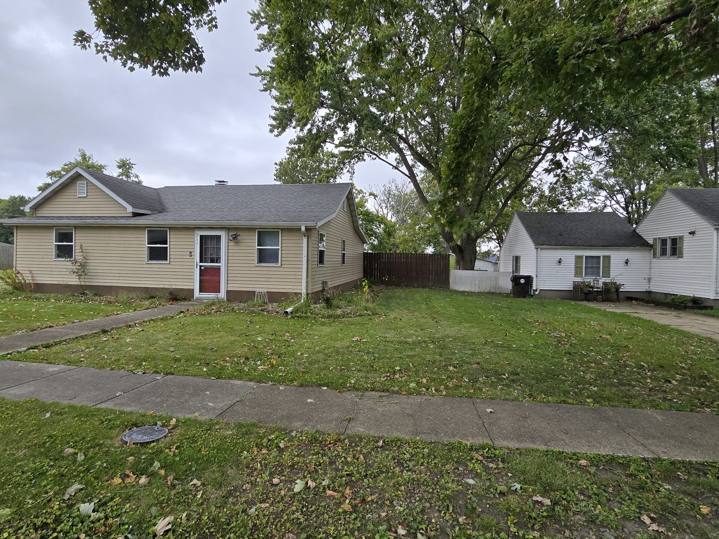 Property Photo:  311 S Locust Street  IL 61777 