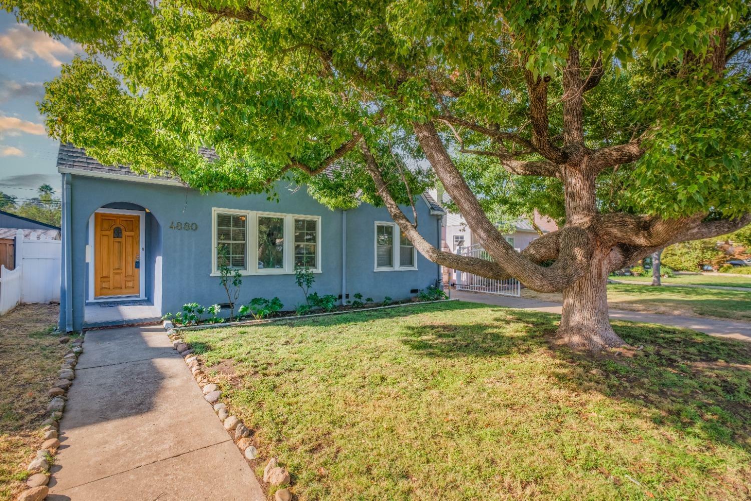 Property Photo:  4880 8th Avenue  CA 95820 