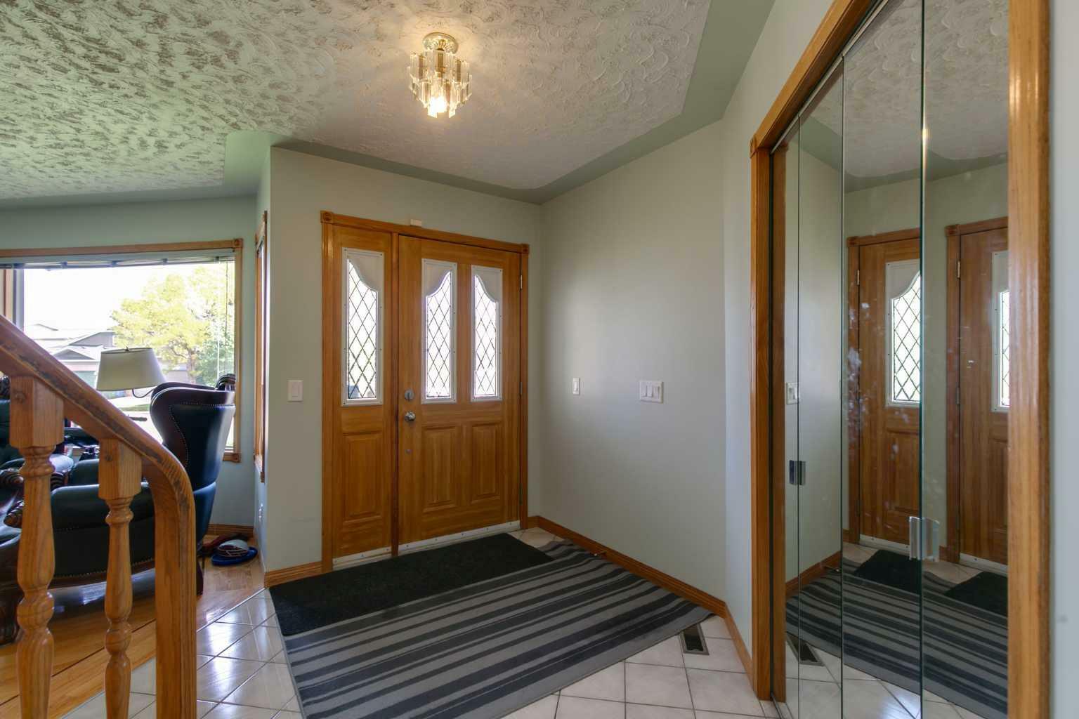 Property Photo:  43 Signal Hill Mews SW  AB T3H 2V1 