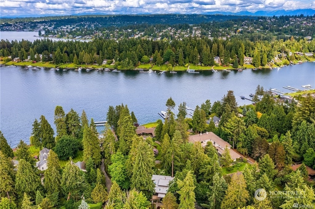 Property Photo:  3434 Evergreen Point Road  WA 98039 