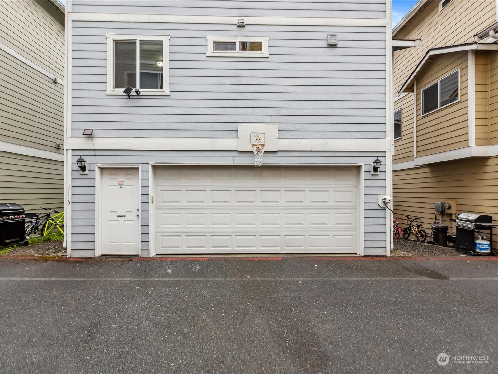 Property Photo:  1116  Chestnut Street  WA 98201 