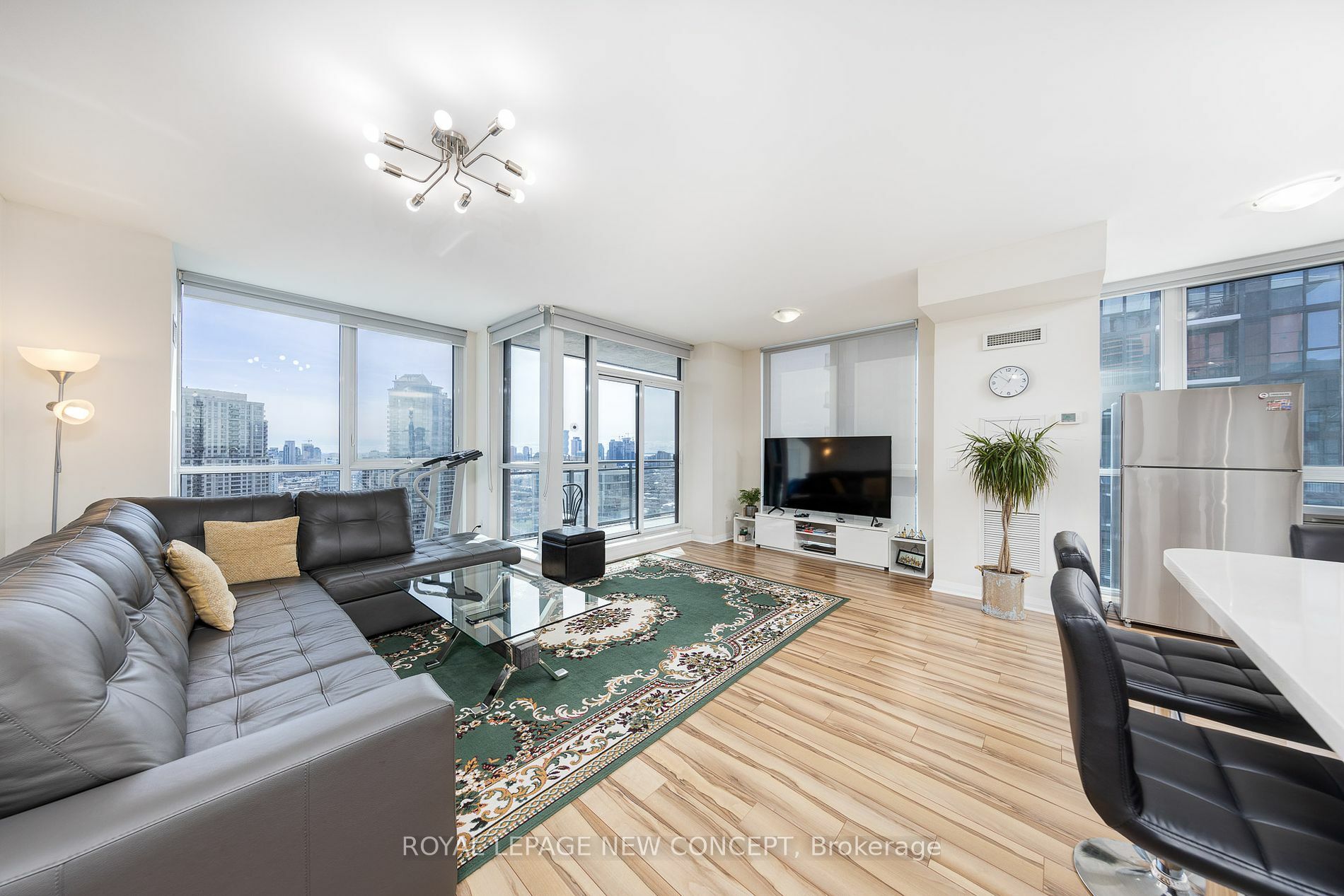 Property Photo:  55 Eglinton Ave W Ph2204  ON L5R 0E4 