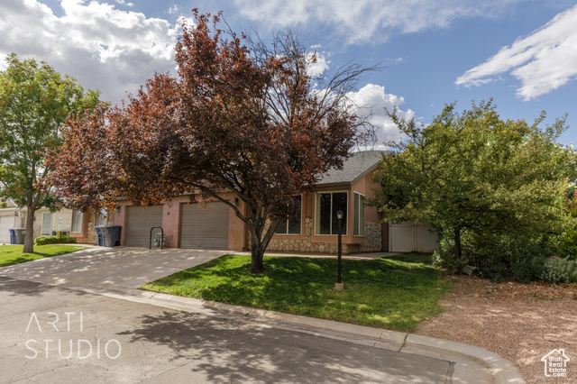 Property Photo:  2050 W Canyon View Dr 35B  UT 84770 