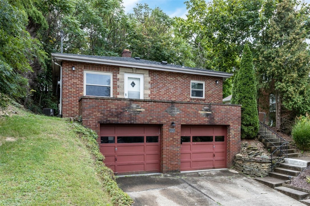 Property Photo:  1321 Denisonview St  PA 15205 