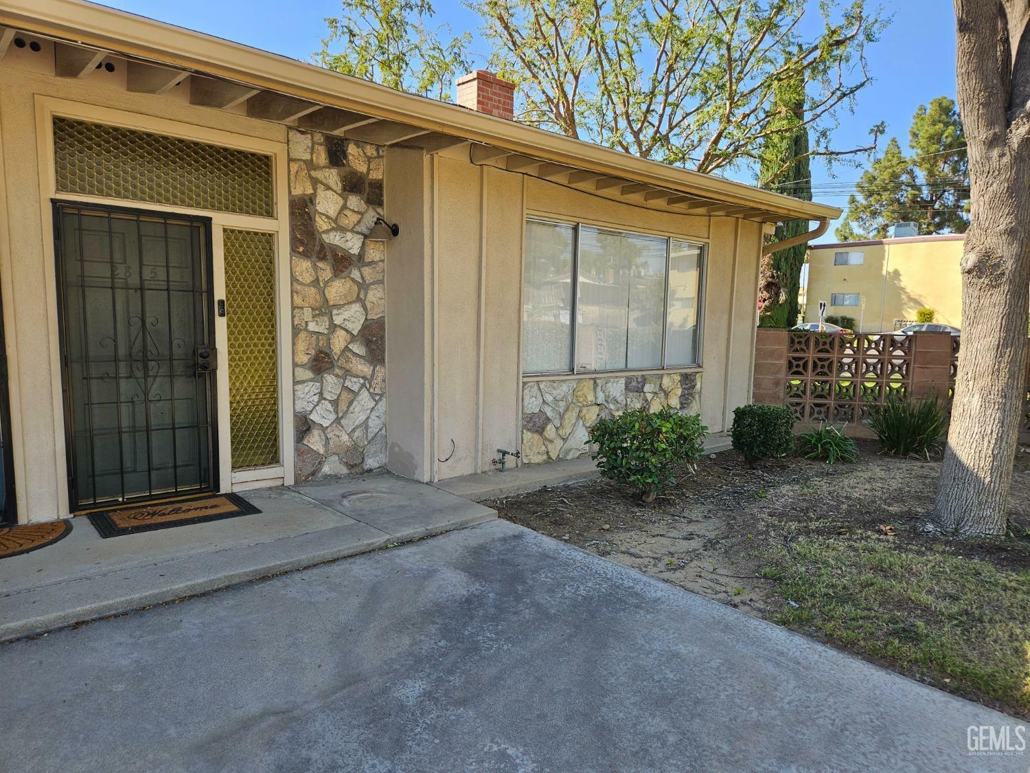 Property Photo:  2815 Oswell Street  CA 93306 