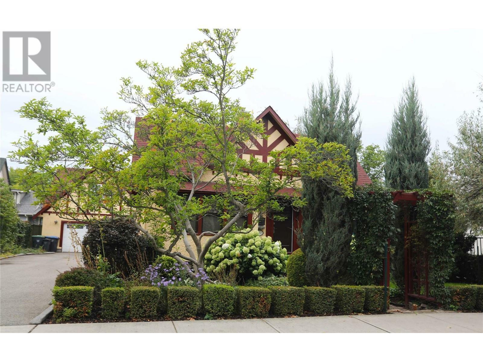 Property Photo: 1912 Abbott Street BC V1Y 1B7