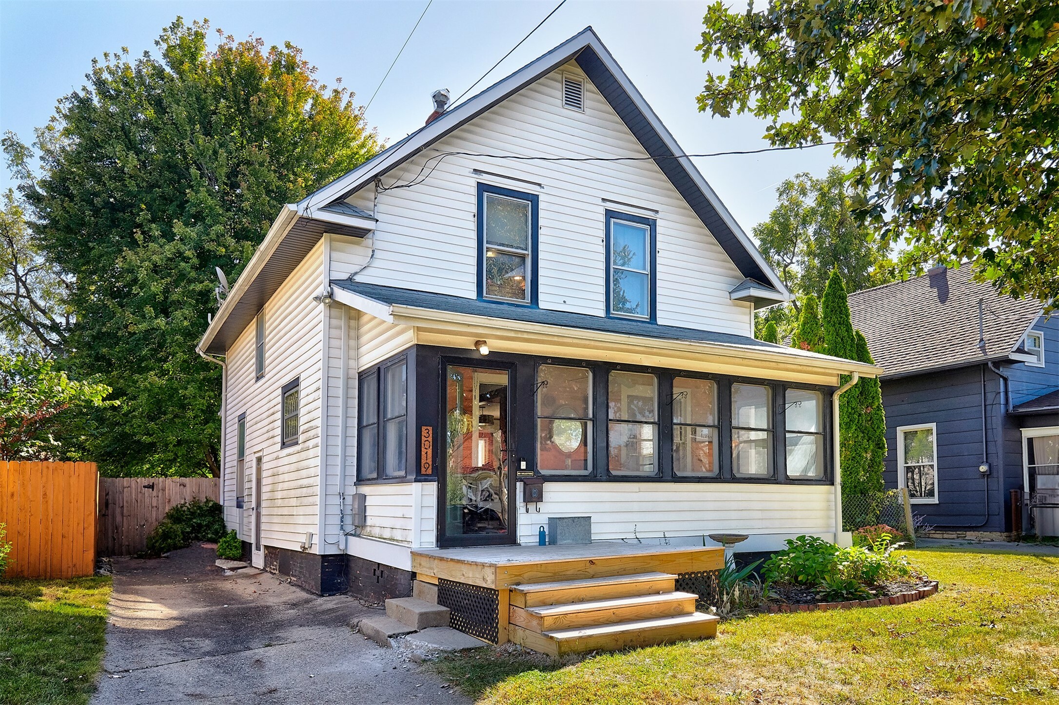 Property Photo:  3019 Wright Street  IA 50316 